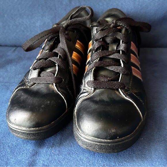 Adidas size 6.5 gold and black sneakers - Picture 2 of 6